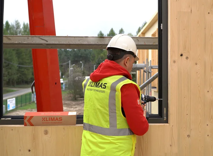 Dlaczego poprawny montaż to za mało? Kluczowa rola zamocowań